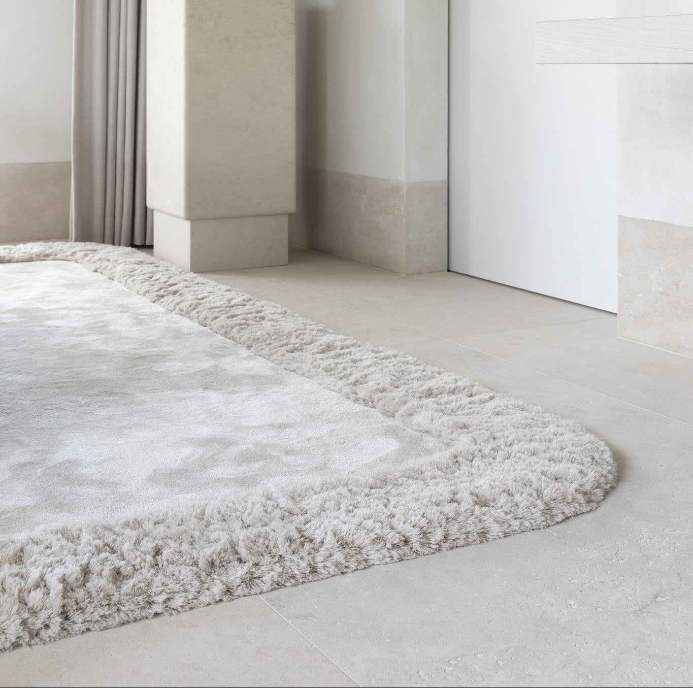 Think Big- Eucalyptus (center) & Mohair (border)rug, Hand tufted, 12mm and 45mm, grey