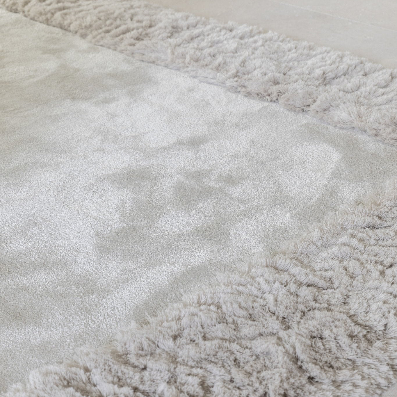 Think Big- Eucalyptus (center) & Mohair (border)rug, Hand tufted, 12mm and 45mm, grey