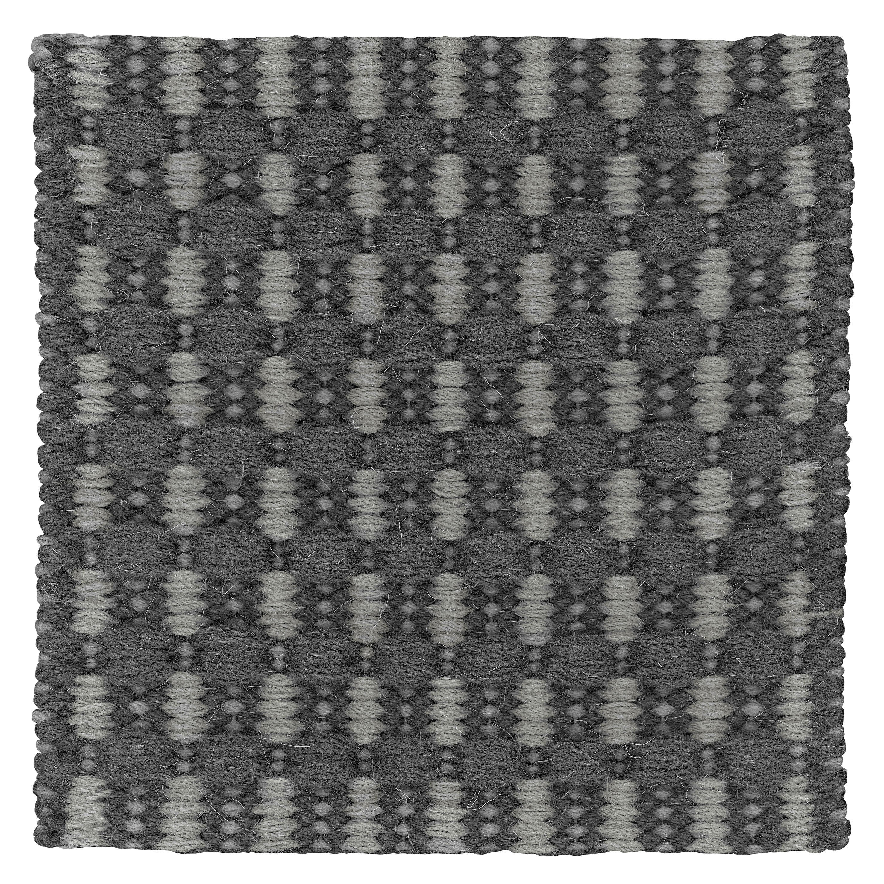 Bottom Line Rug - Polypropylene, Handwoven, 8 mm pile, dark grey