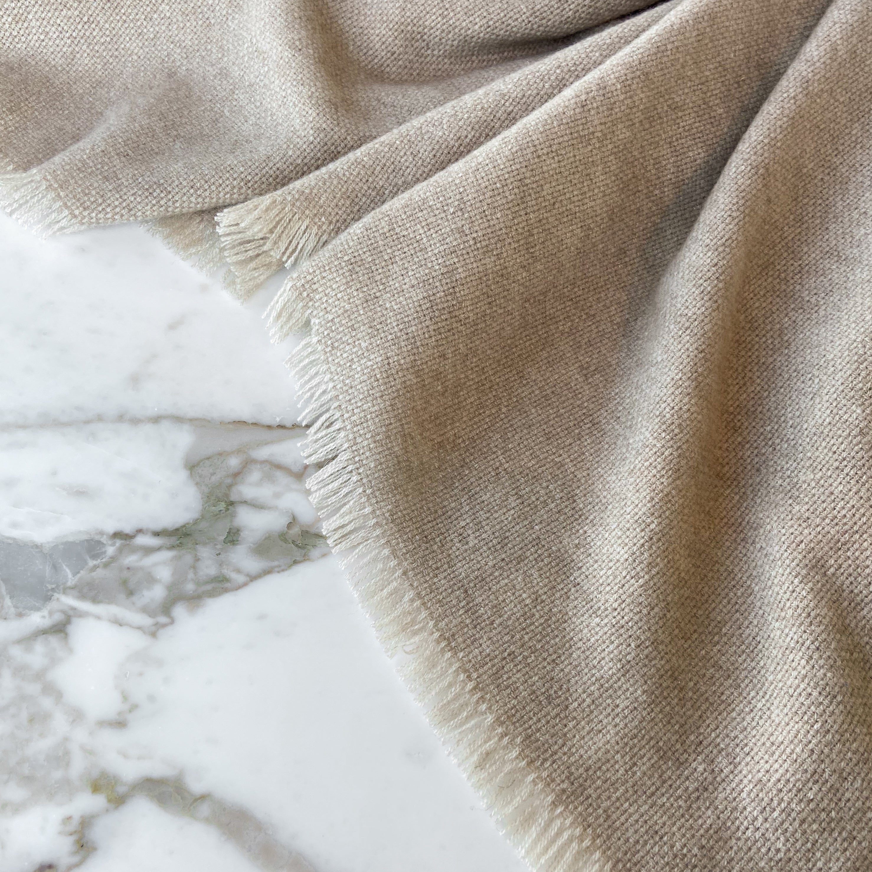 fine line - Cashmere Throw