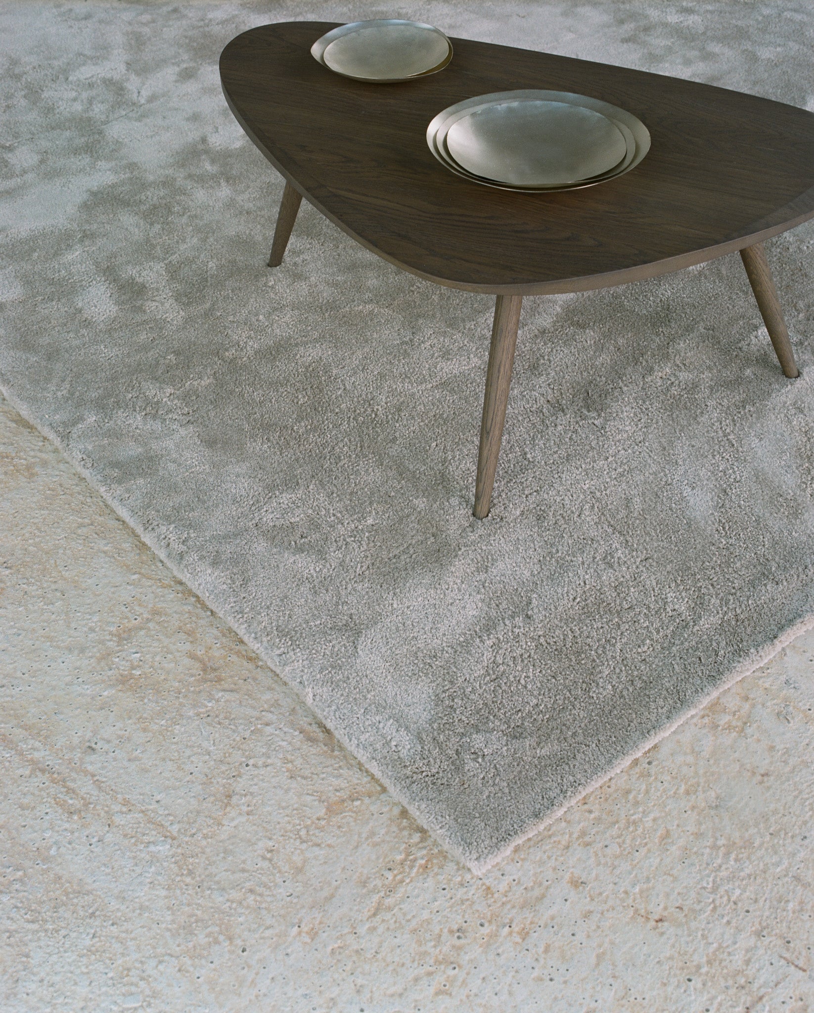 Colour me - Eucalyptus Rug, Hand tufted, 16 mm pile, light grey