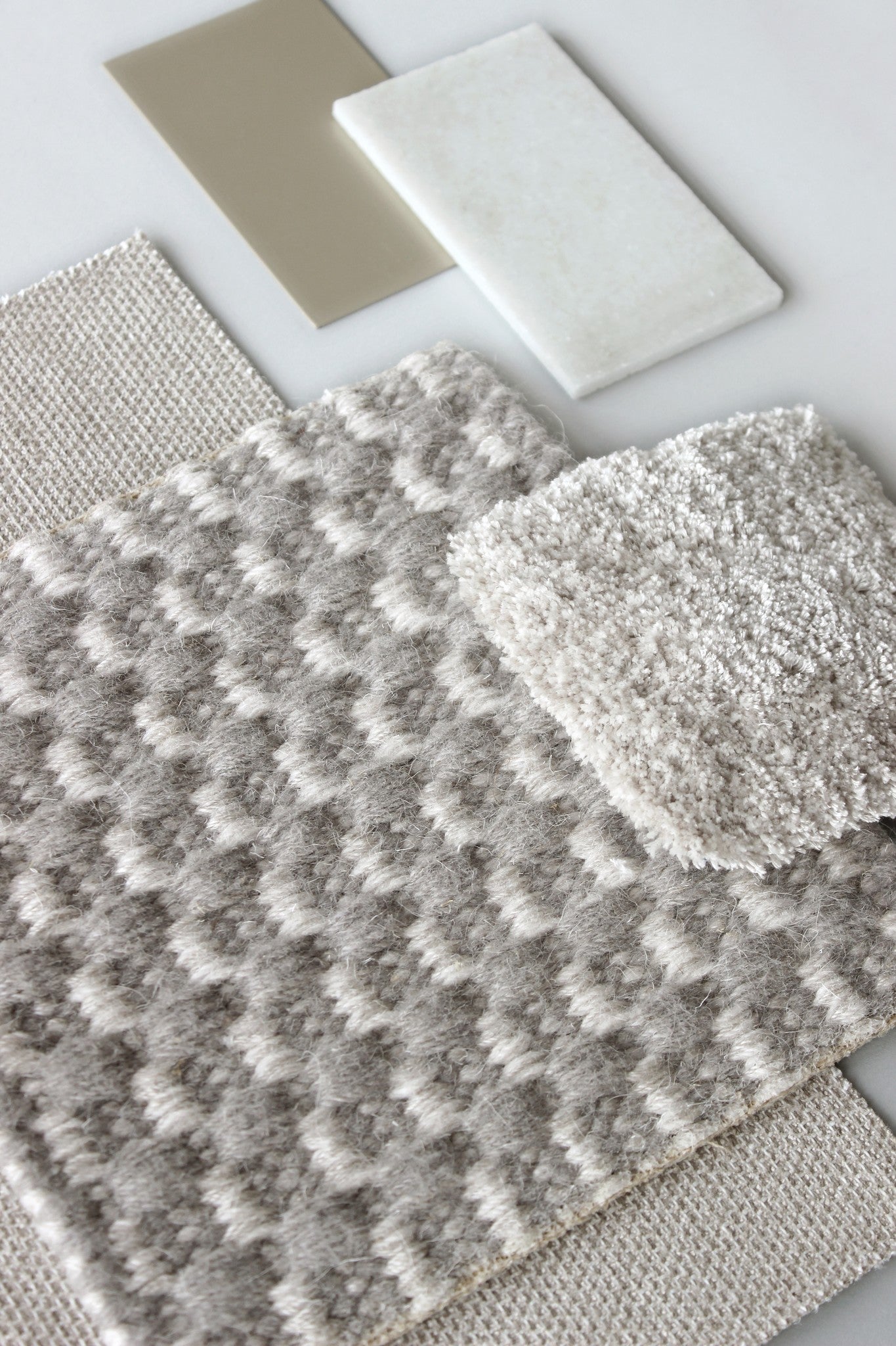 Bottom Line Rug - Polypropylene, Handwoven, 8 mm pile, light grey