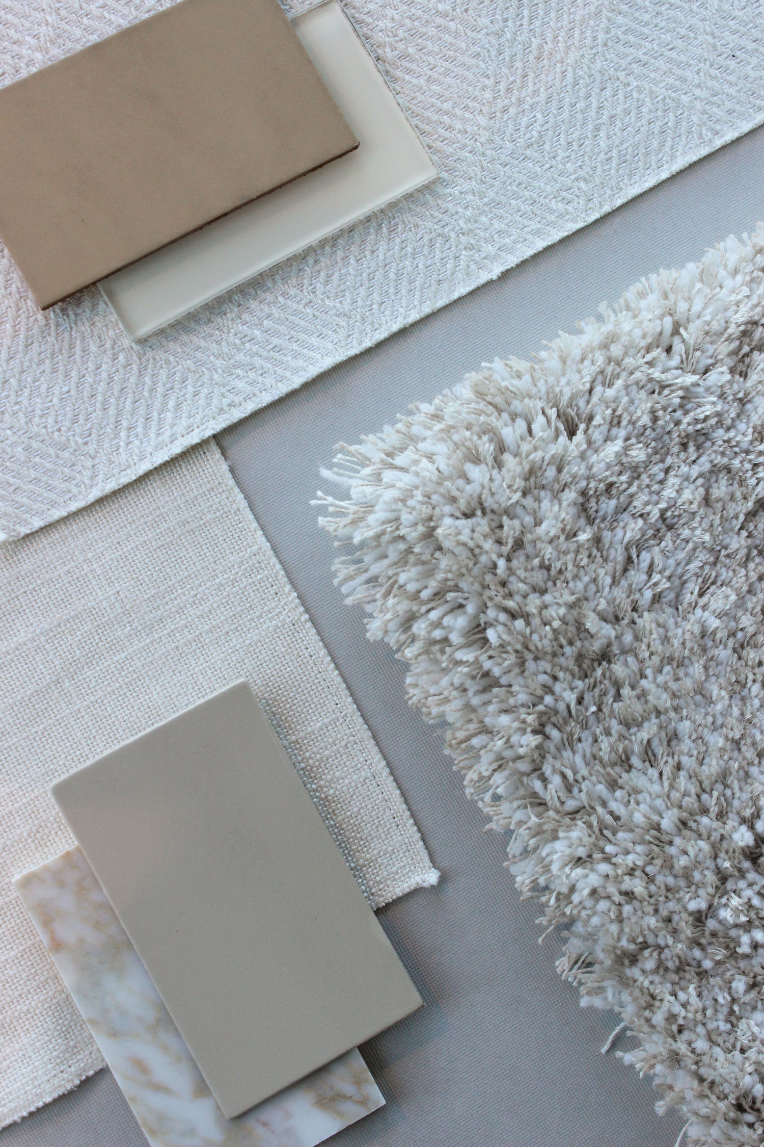 Moodboard At Ease in soft beige showing eucalyptus and wool, 35 mm pile
