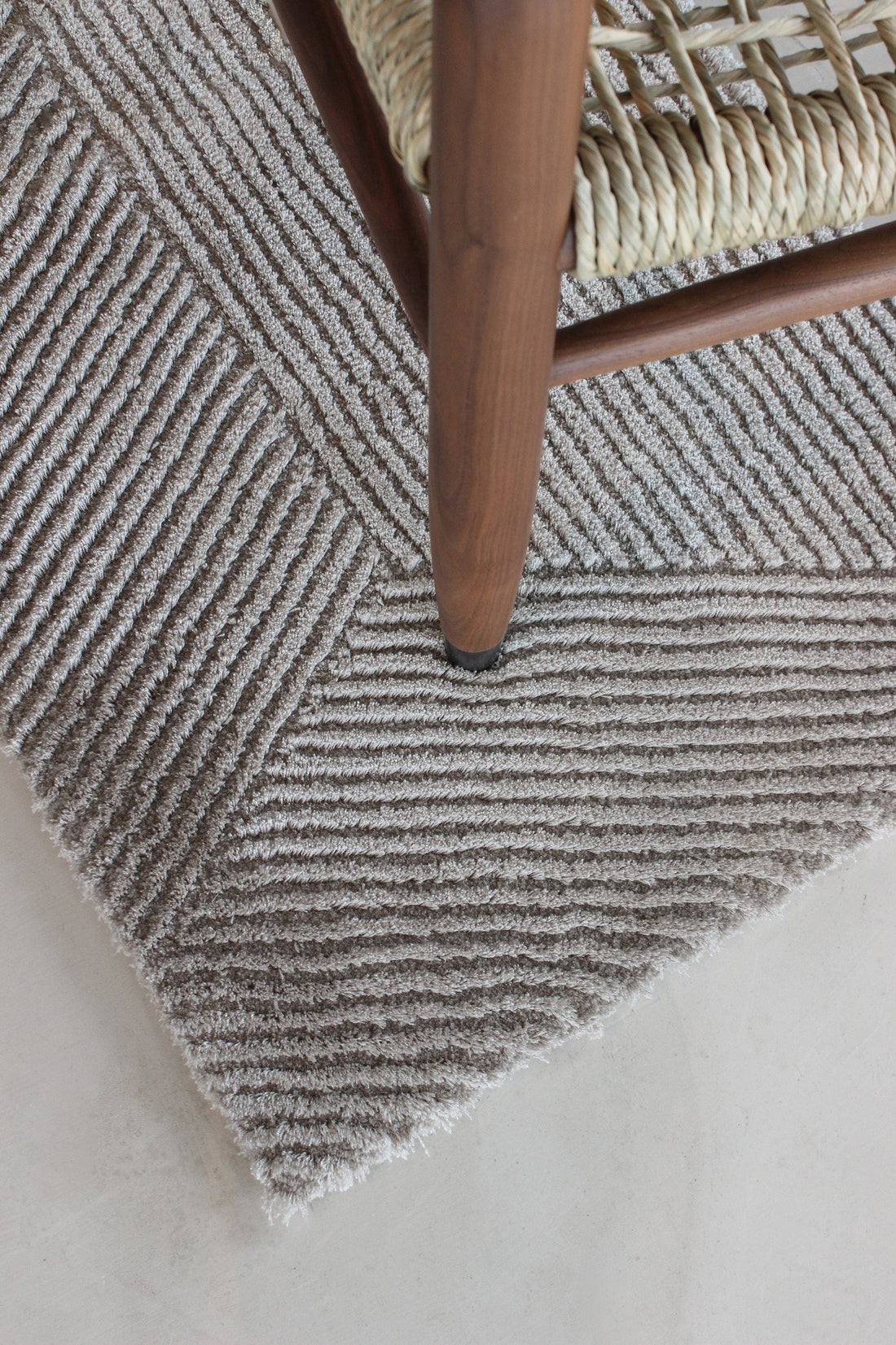 Day Light pattern B -  Bamboo, Hand tufted,14 / 19 mm pile, gray 