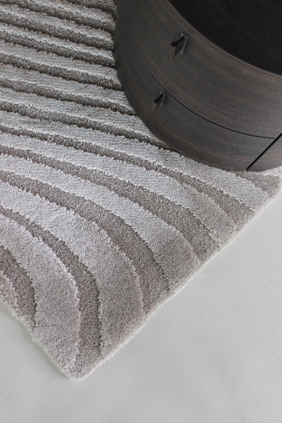 Day Light pattern C - Bamboo, Hand tufted,14 / 20 mm pile, wit grijs 
