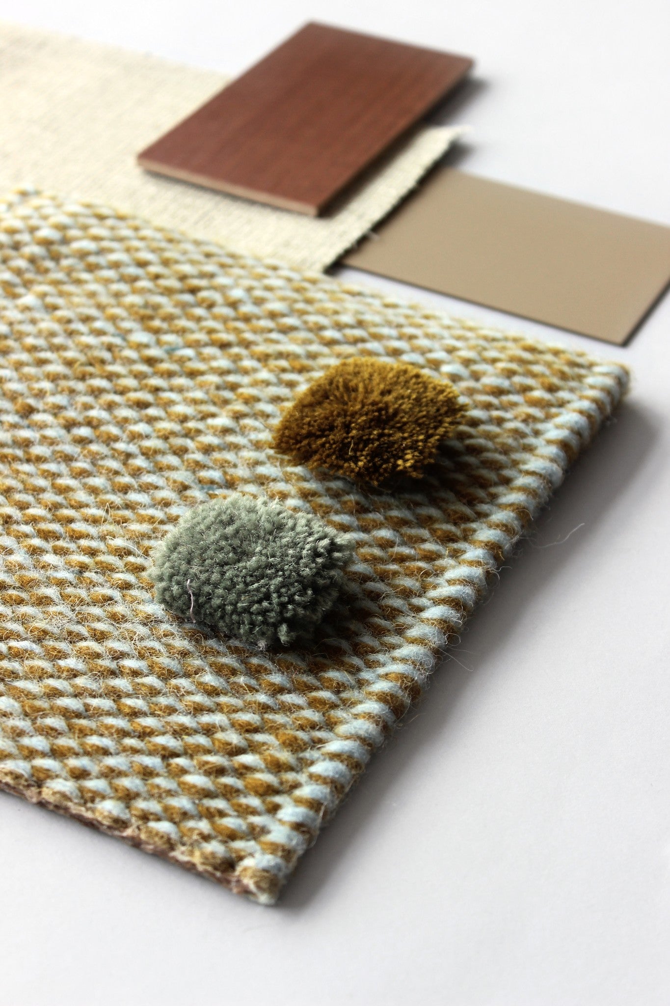 Eagle Eye Rug - 5106