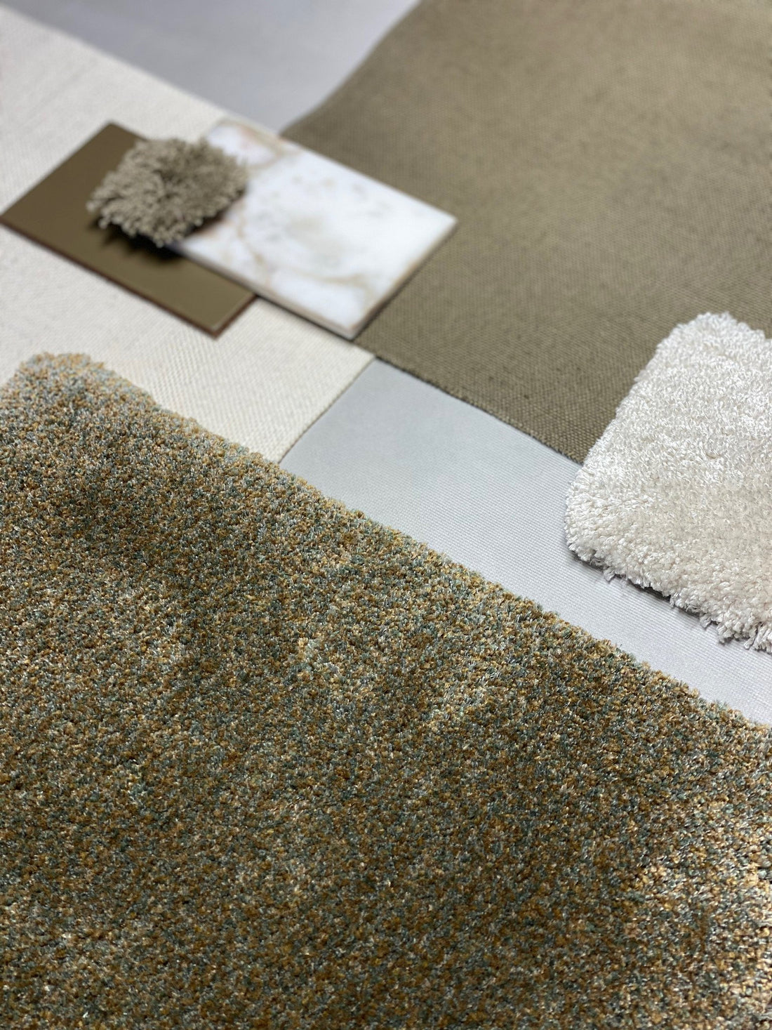 Night Fire - Color 5507 Eucalyptus &amp; Bamboo rug, Hand tufted